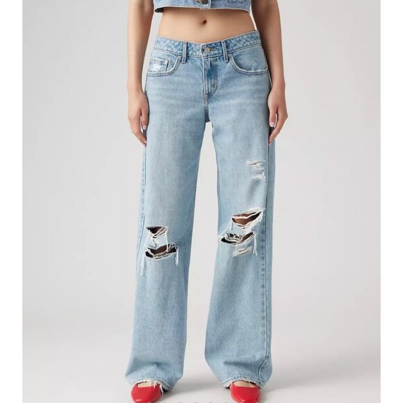 Levi’s Women’s Low Loose Premium Jeans, 26x30, Probably OK Light Wash - Picture 2 of 6